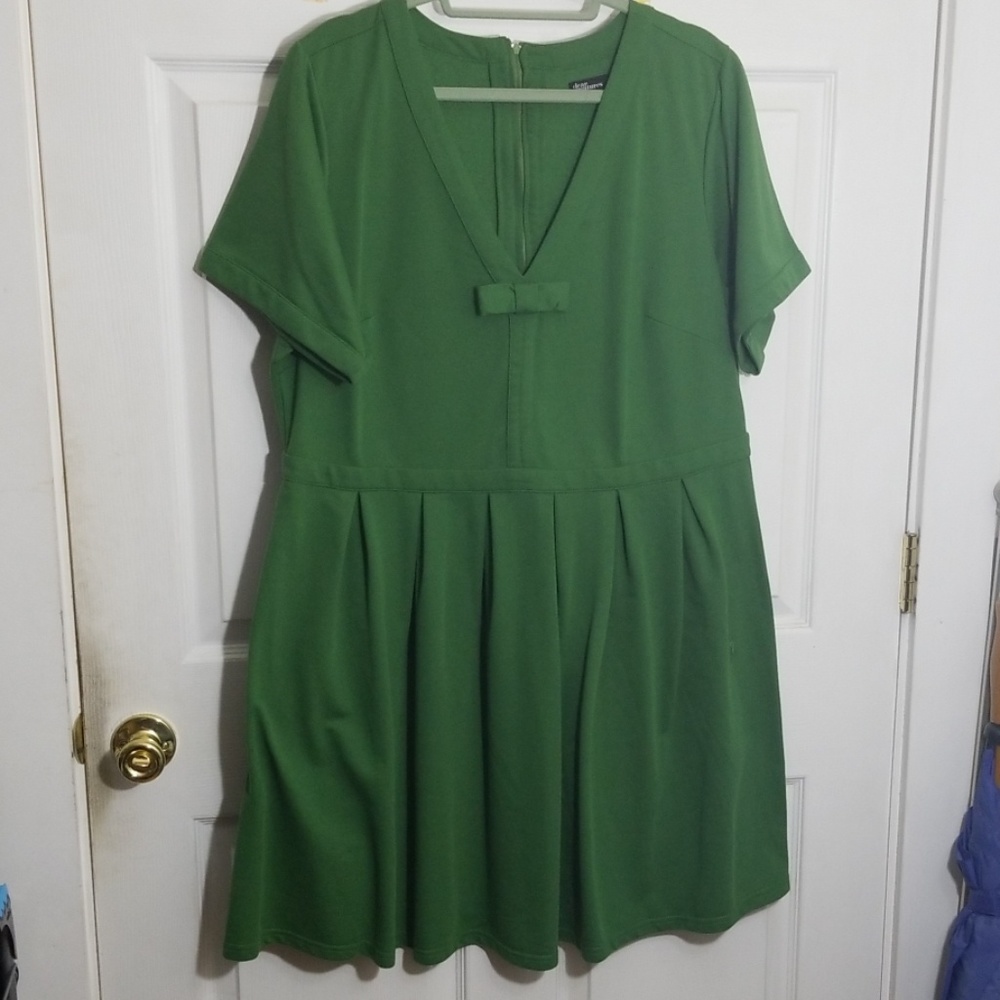 Dear Creatures short sleeve vneck green dress 2X
